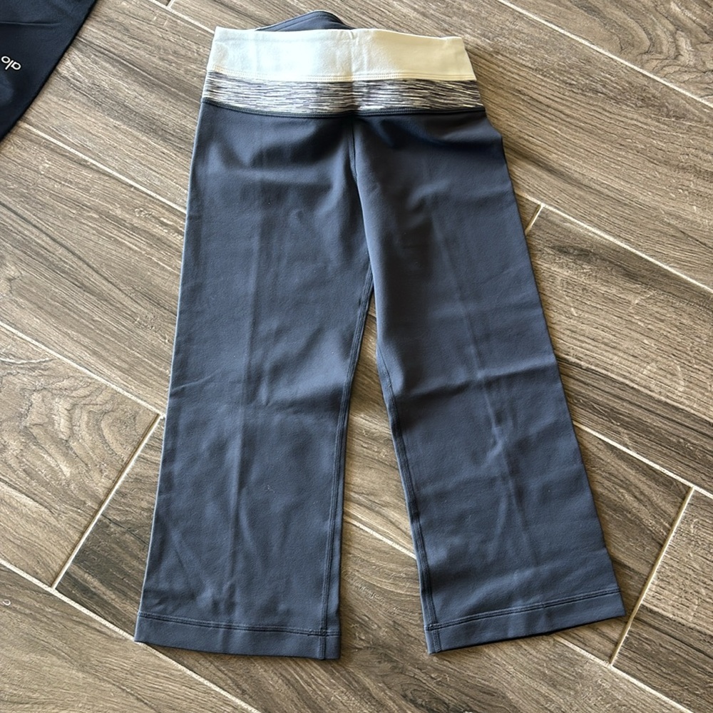 Lululemon Groove Crop Reversible Leggings NWT